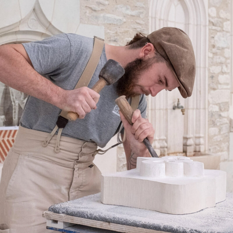 Dans l&rsquo;atelier de taille de pierre des Grandes Écuries